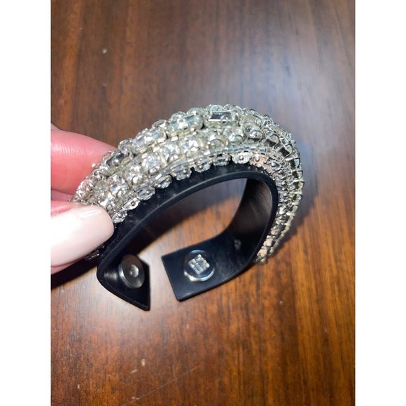 GIVENCHY Logo Eyelet Silk Twill Scarf In Red 26x27 with ring - Picture 10 of 16